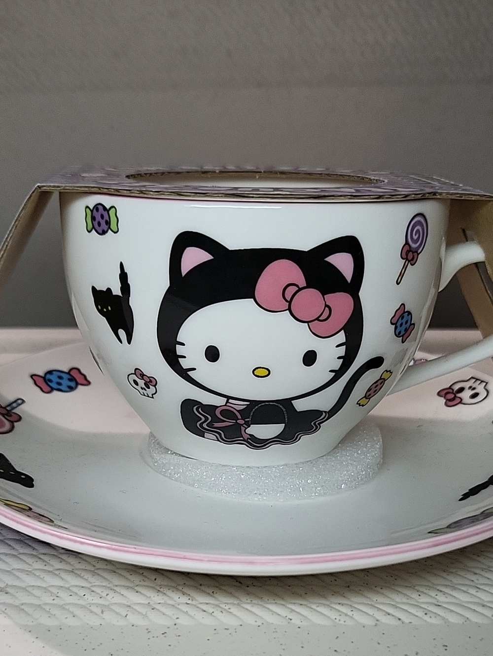 Hello Kitty Teacup Set